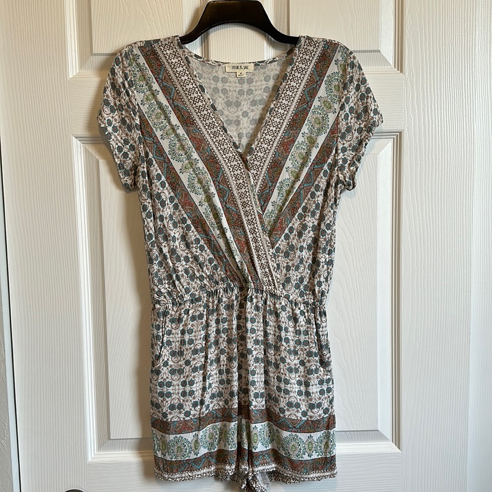 Taylor & Sage Romper (M)